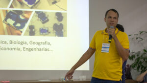 Professor Thiago Maduro em apresenta&ccedil;&atilde;o na USP