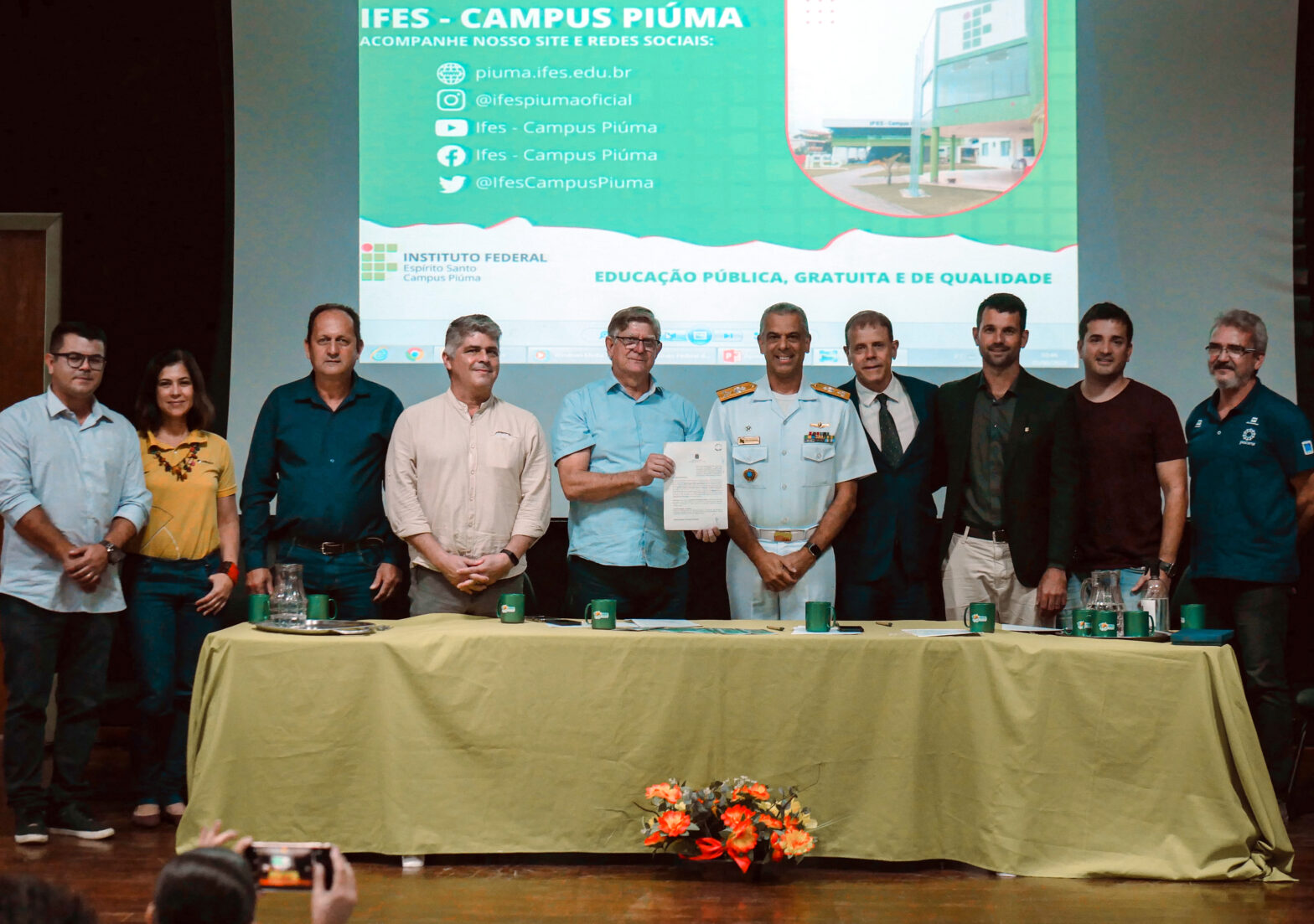 Pi&uacute;ma dentro